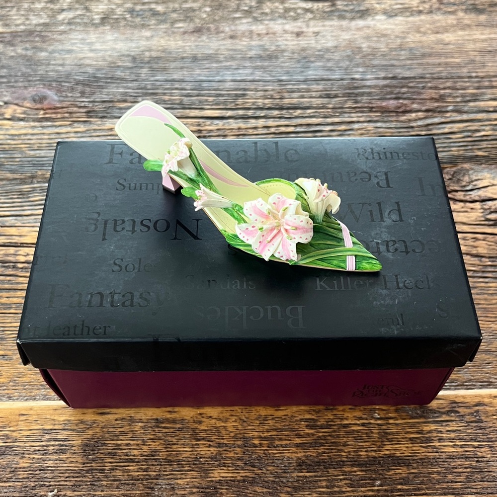 Just the Right Shoe Lavish Lilies Collectible